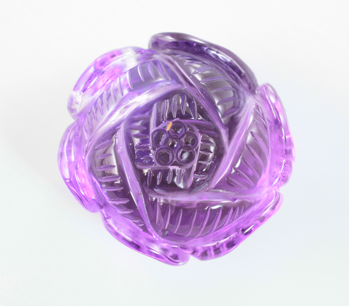 Крупный резной аметист 25,97 карата