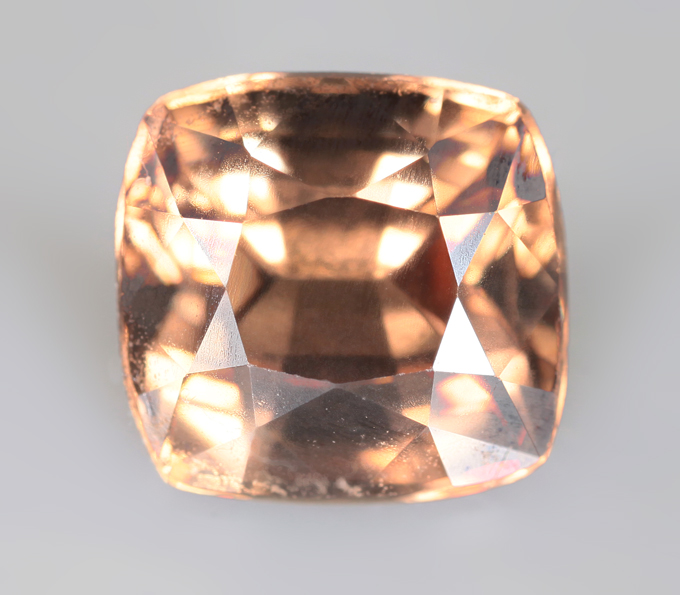 Циркон высокой чистоты 2,79 карата