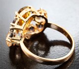 Кольцо с фенакитами 1,98 карата, синхалитом и сапфирами со сменой цвета  Золото