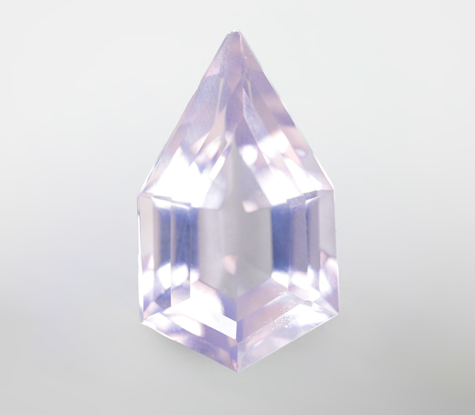 Чистейший лавандовый аметист авторской огранки 5,66 карата
