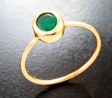 Лаконичное золотое кольцо с насыщенным уральским изумрудом 0,6 карата