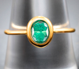 Лаконичное золотое кольцо с насыщенным уральским изумрудом 0,6 карата Золото