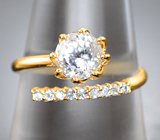 Золотое кольцо с чистейшим бесцветным цирконом 1,52 карата и лейкосапфирами