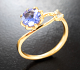 Золотое кольцо с ярким насыщенным танзанитом 0,82 карата и бесцветным топазом