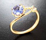 Золотое кольцо с ярким насыщенным танзанитом 0,82 карата и бесцветным топазом