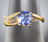 Золотое кольцо с ярким насыщенным танзанитом 0,82 карата и бесцветным топазом Золото