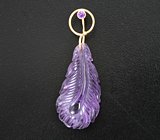 Золотой кулон с крупным резным 28,96 карата и ограненным аметистами