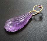 Золотой кулон с крупным резным 28,96 карата и ограненным аметистами