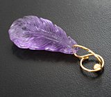 Золотой кулон с крупным резным 28,96 карата и ограненным аметистами