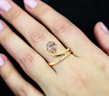 Золотое кольцо с падпараджа 1,82 карата и бесцветными цирконами Золото