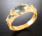Текстурированное золотое кольцо с уральскими александритами высокой чистоты 1,32 карата и бриллиантами
