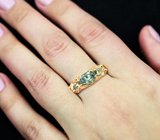 Текстурированное золотое кольцо с уральскими александритами высокой чистоты 1,32 карата и бриллиантами