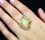Массивное золотое кольцо с роскошным кристаллическим эфиопским опалом 4,7 карата, сапфирами, цаворитами и бриллиантами