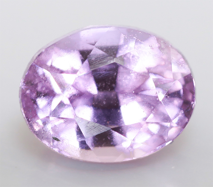 Лавандовая шпинель 0,83 карата
