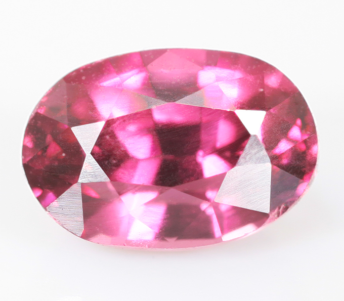 "Неоновая" пурпурная шпинель 0,9 карата