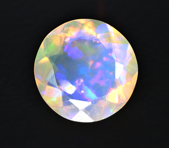 Ограненный эфиопский опал 0,97 карата