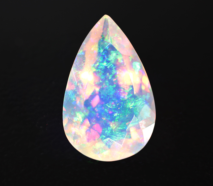 Ограненный эфиопский опал 2,16 карата