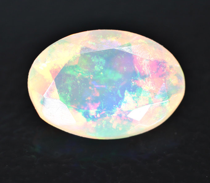 Ограненный эфиопский опал 0,54 карата