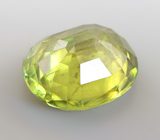 Зеленовато-желтый сфен 2,44 карата 