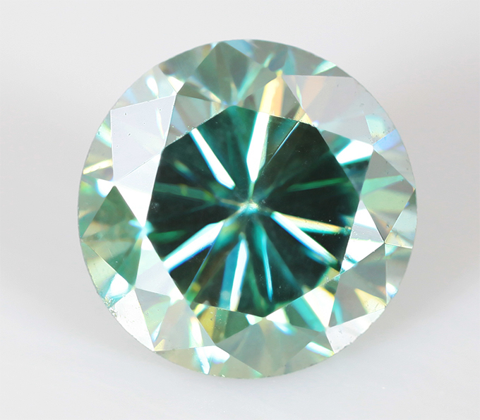 Голубовато-зеленый муассанит 0,87 карата