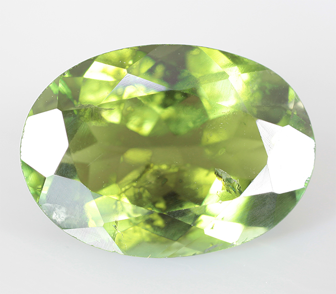 Желтовато-зеленый турмалин 4,8 карата