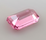 "Неоновая" розовая шпинель 0,23 карата 