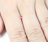 Топовый цвет! "Неоновая" розовая шпинель 0,12 карата 