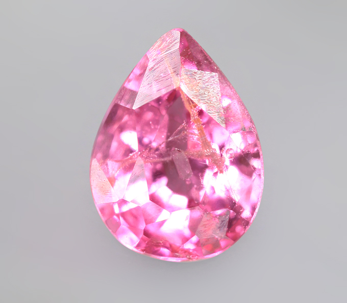 Топовый цвет! "Неоновая" розовая шпинель 0,45 карата