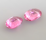 Пара "неоновых" розовых шпинелей 0,24 карата 