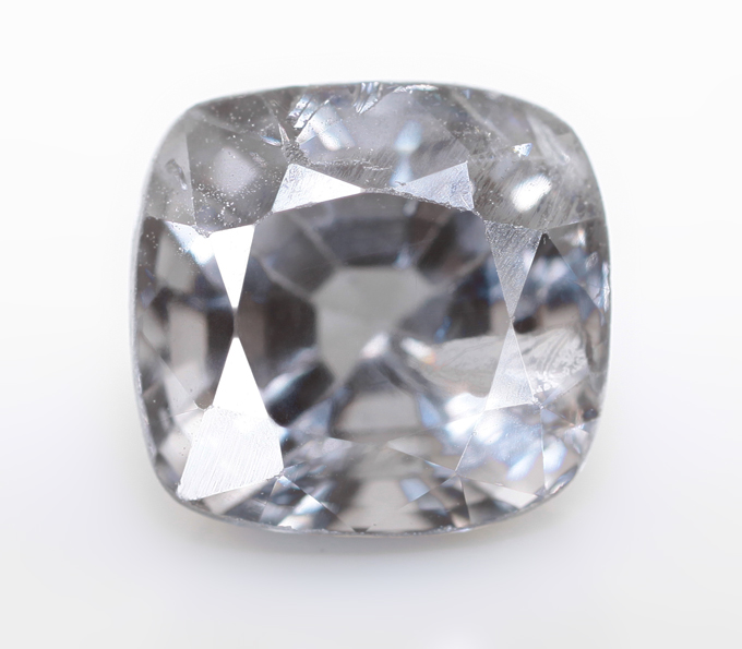 Титановая шпинель 2,06 карата