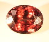 Крупный гранат со сменой цвета 2,53 карата