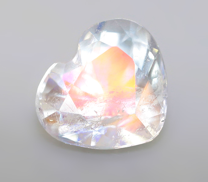 Ограненный лунный камень 0,99 карата