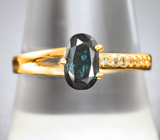 Золотое кольцо с редким насыщенным синим гранатом с александритовой сменой цвета 1,14 карата и бесцветными цирконами
