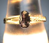 Золотое кольцо с редким насыщенным синим гранатом с александритовой сменой цвета 1,14 карата и бесцветными цирконами Золото