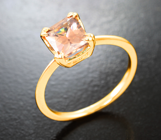 Золотое кольцо с падпараджа цирконом 1,54 карата