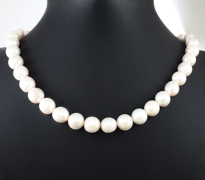 Массивное золотое колье с крупным морским жемчугом барокко 328,1 карата