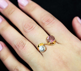 Золотое кольцо с бесцветным цирконом 1,74 и полихромным турмалином 1,43 карата Золото