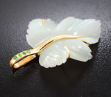 Золотой кулон с резным нефритом 14,35 карата и цаворитами Золото