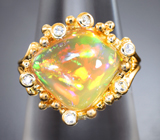 Золотое кольцо с роскошным опалом 3,46 карата и бесцветными цирконами