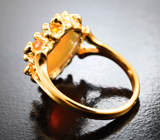 Золотое кольцо с роскошным опалом 3,46 карата и бесцветными цирконами Золото