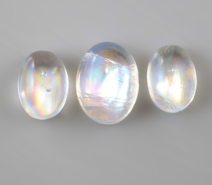 Набор из 3 лунных камней 3,24 карата