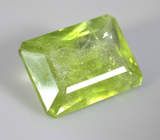 Крупный перидот 12,16 карата 