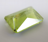 Крупный перидот 12,16 карата 