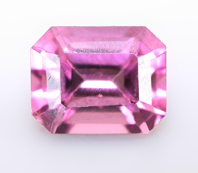 Розовато-пурпурная "неоновая" шпинель 0,71 карата