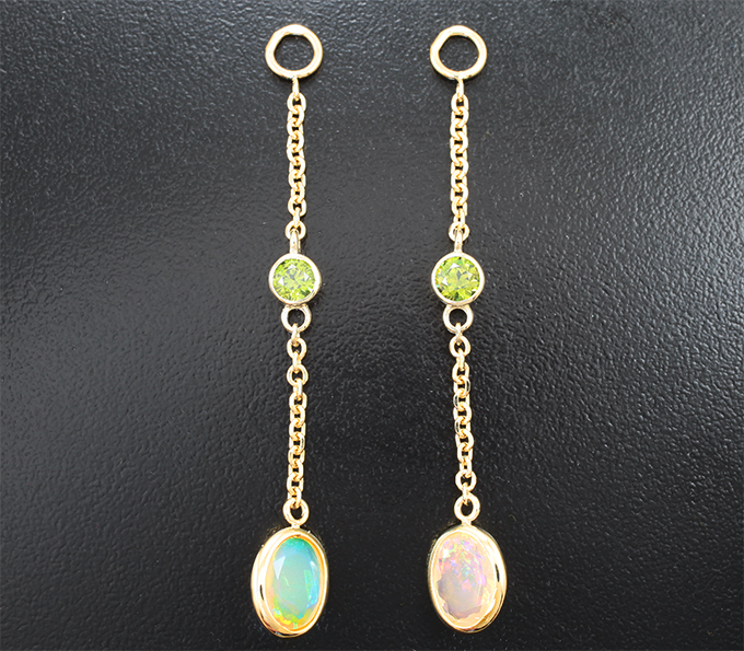 Подвесы для серег с ограненными эфиопскими опалами 2,06 карата и уральскими демантоидами 0,79 карата