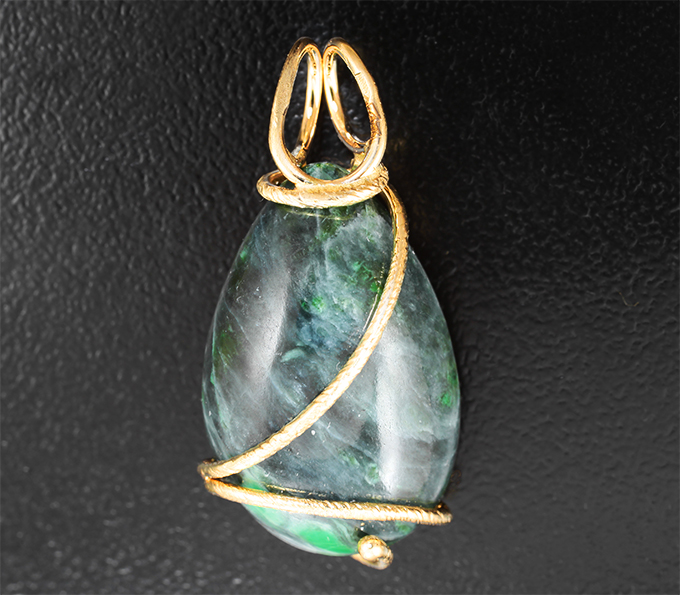 Золотой кулон с крупным контрастным мау-сит-ситом 20,74 карата