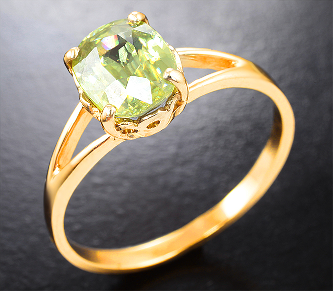 Золотое кольцо cо сверкающим сфеном 2,23 карата