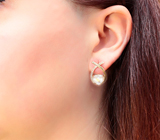 Золотые серьги с ограненным цейлонским лунным камнем 2,67 карата и лейкосапфирами Золото