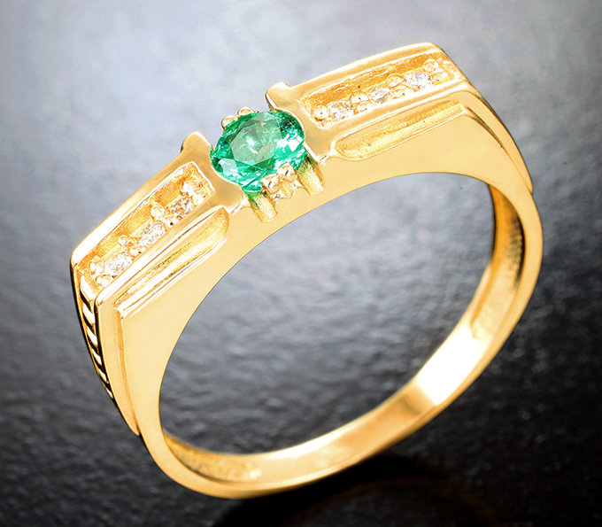 Золотое кольцо с ярким "неоновым" уральским изумрудом 0,19 карата и бриллиантами высоких характеристик