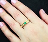 Золотое кольцо с ярким "неоновым" уральским изумрудом 0,19 карата и бриллиантами высоких характеристик